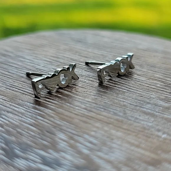Unapologetic Stud Earrings, titanium, unisex - Picture 5 of 5